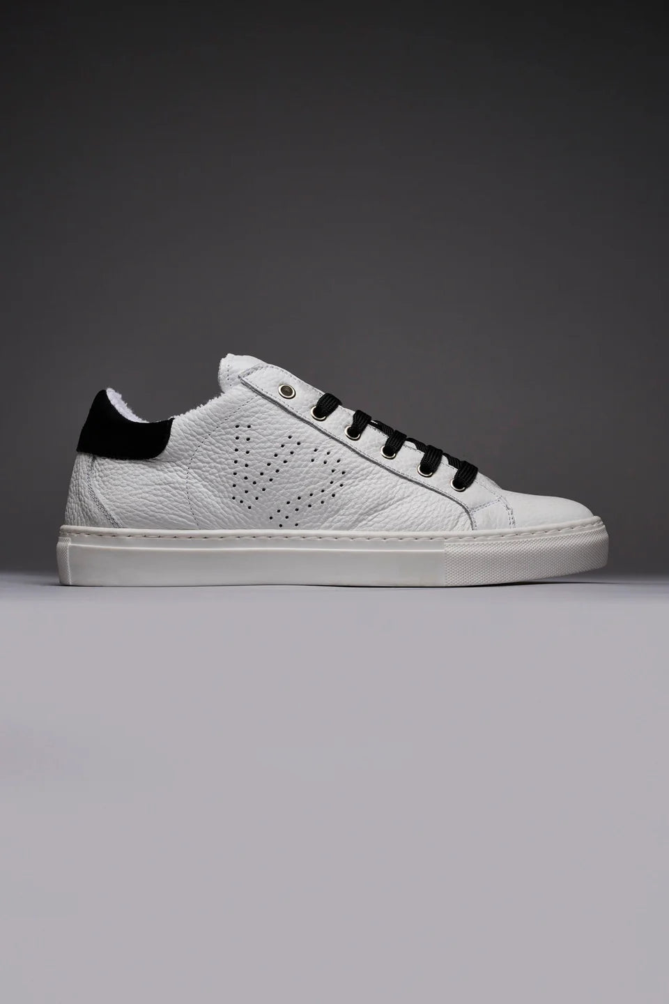 Scarpe V2 Logo Traforato Nero (11857860428116)