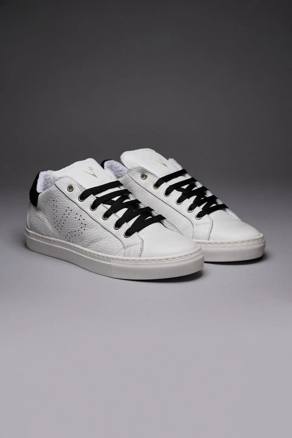Scarpe V2 Logo Traforato Nero (11857860428116)