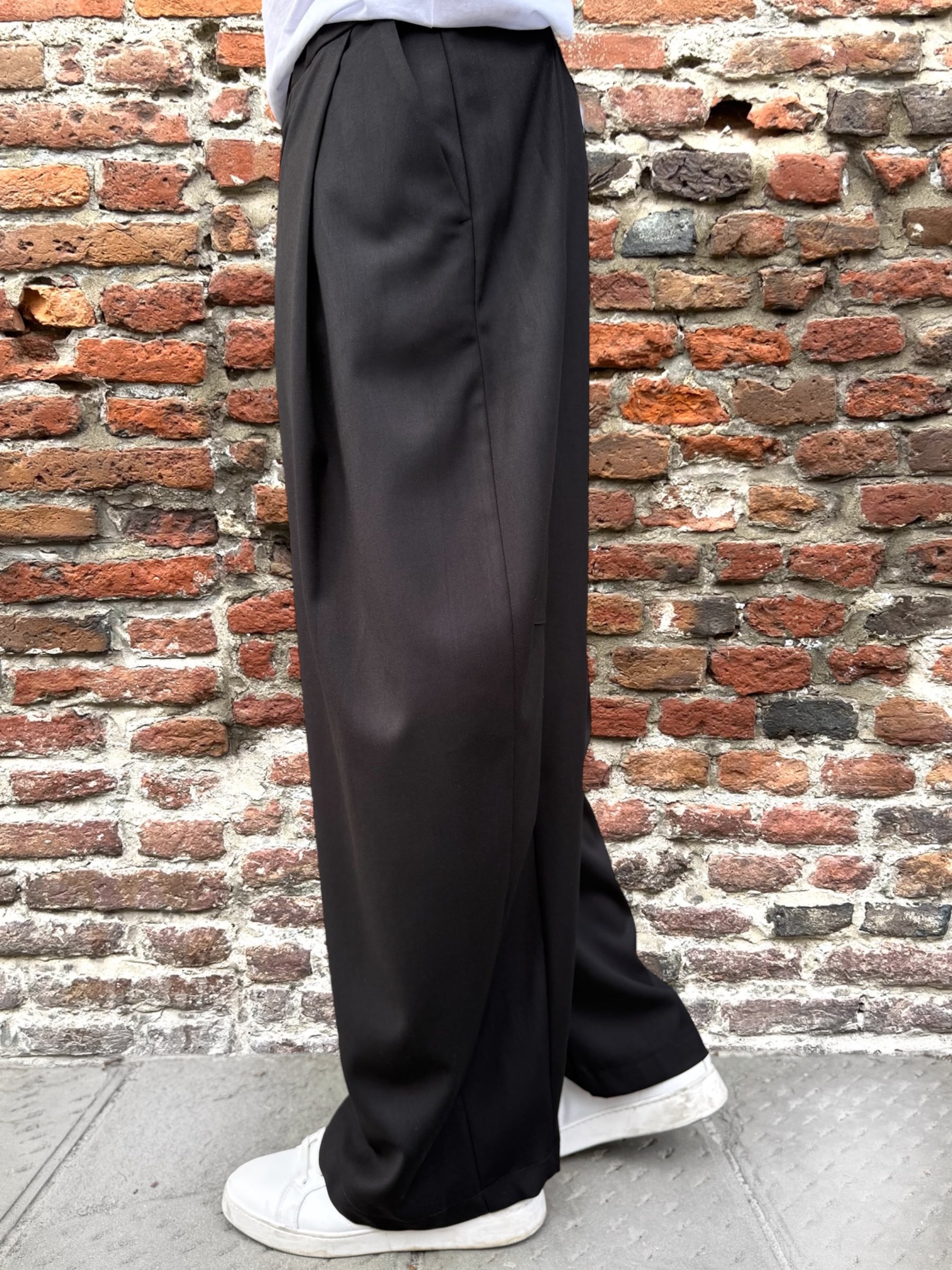 Pantalaccio Imperial Bunny Nero (12229519475028)