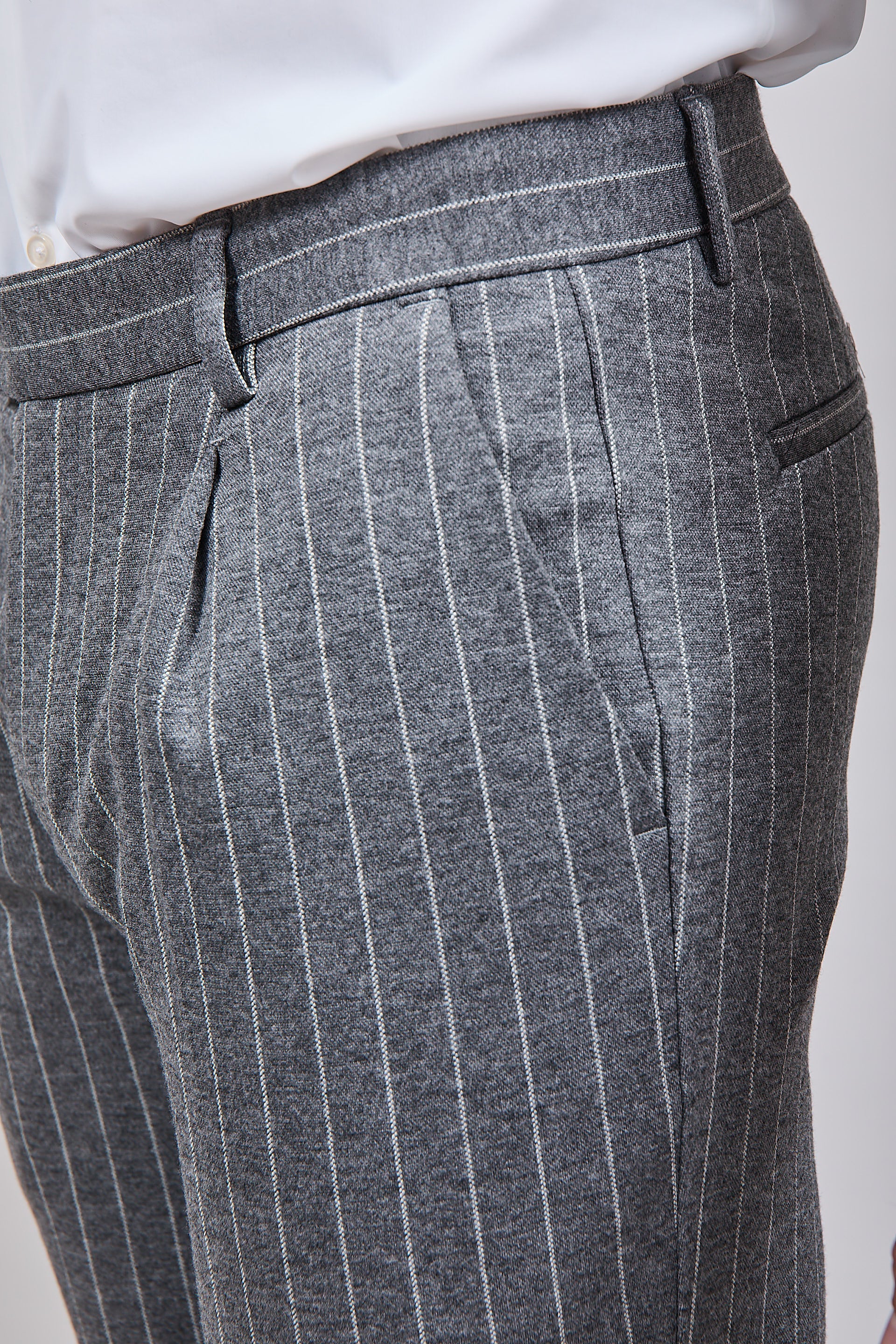 Completo Bharnaba Doppiopetto Gessato Aomori Grigio Scuro